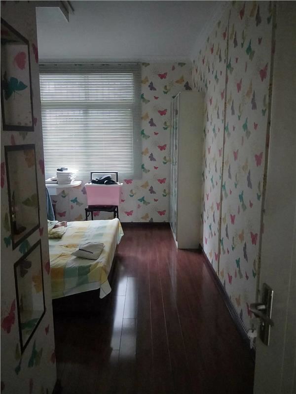 永兴小区，三房两厅两卫，室内装修精美，证满两年，看房方便，周边配套完善