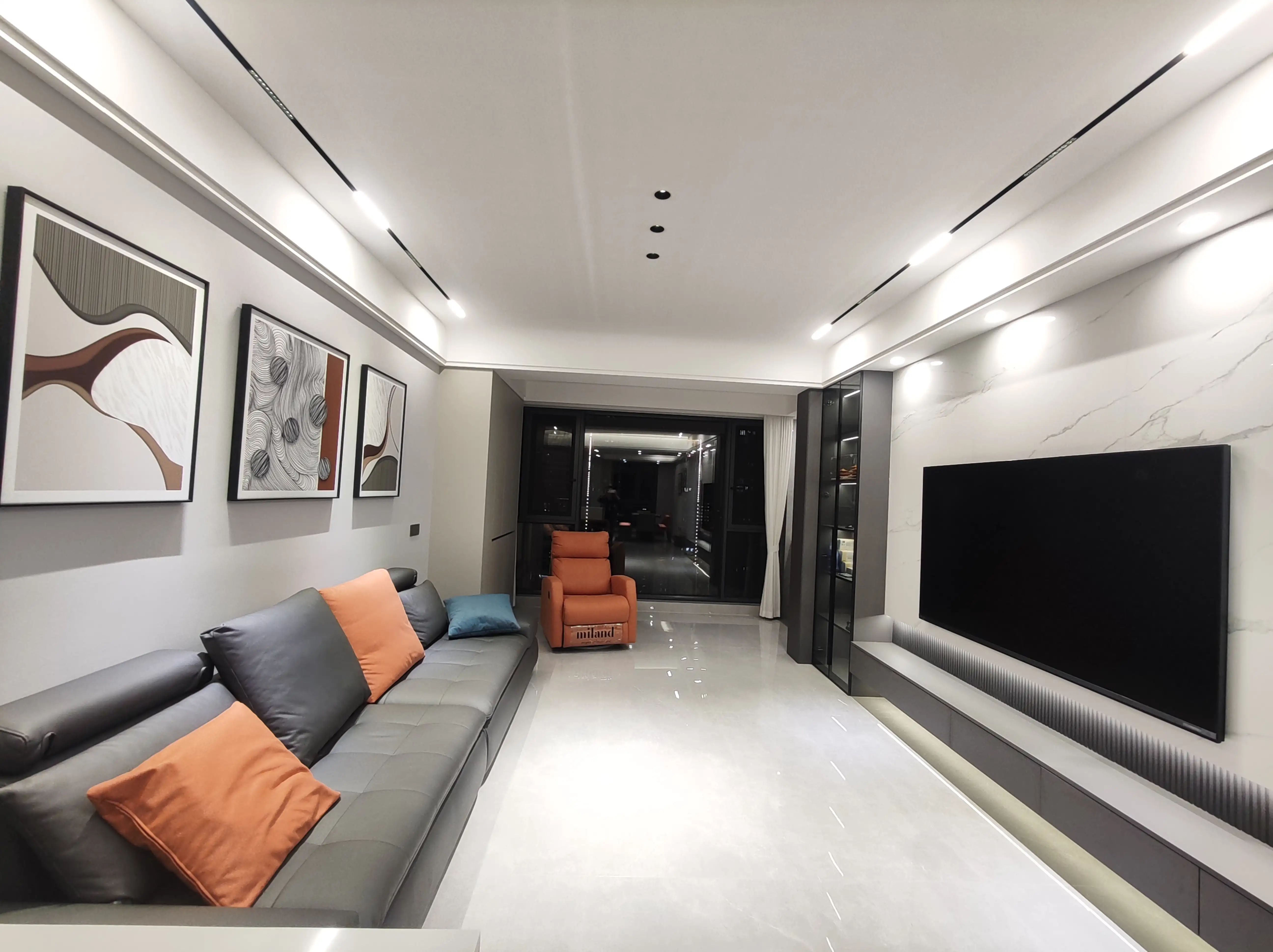 锦绣江山望府，业主自装，一天未住，精装三房两卫，全屋品牌定制，证满二