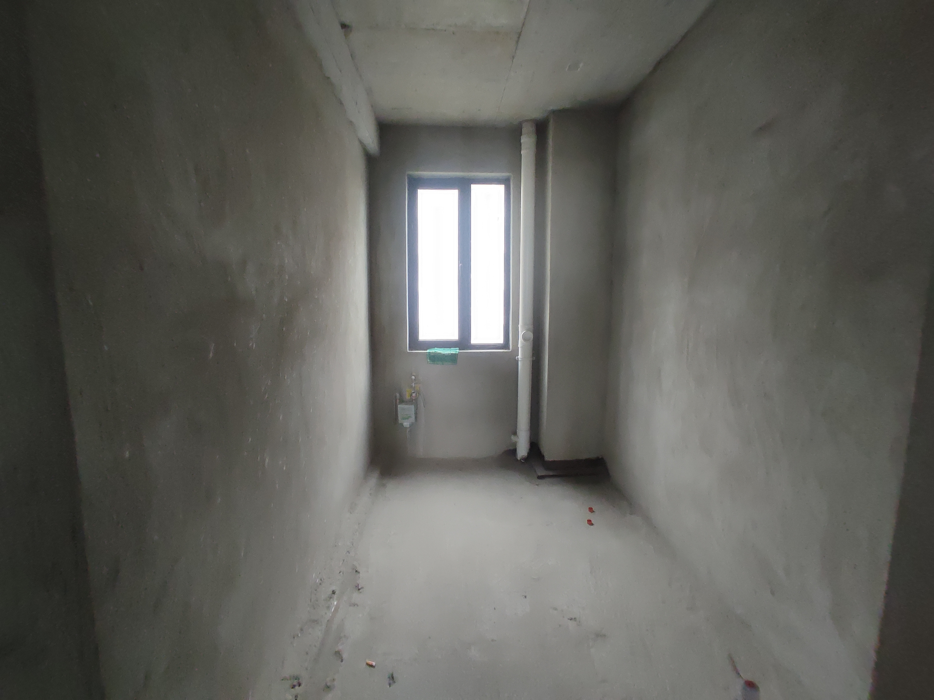 和平社区.毛坯三房带地下室.南北通透.看房方便