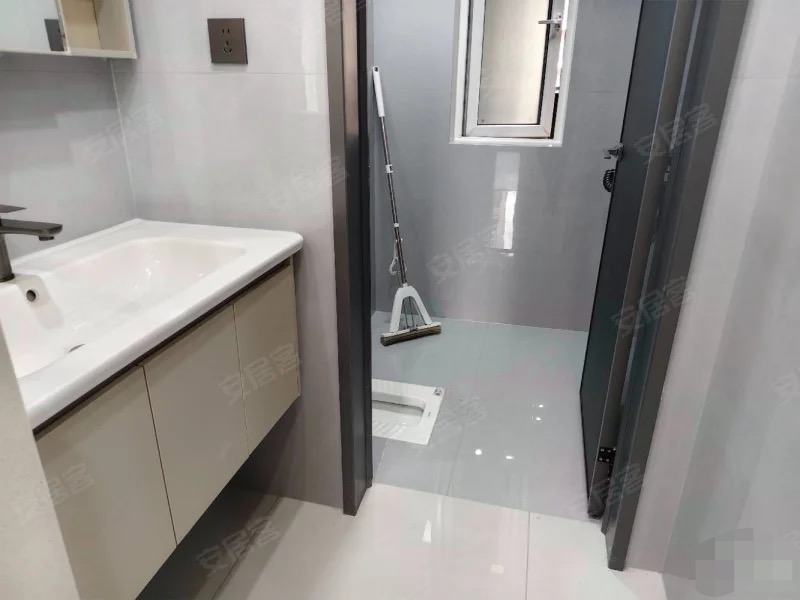 城南，森林国际城北苑，电梯小高层，好楼层，全新精装三房二卫，业主配合满二过户