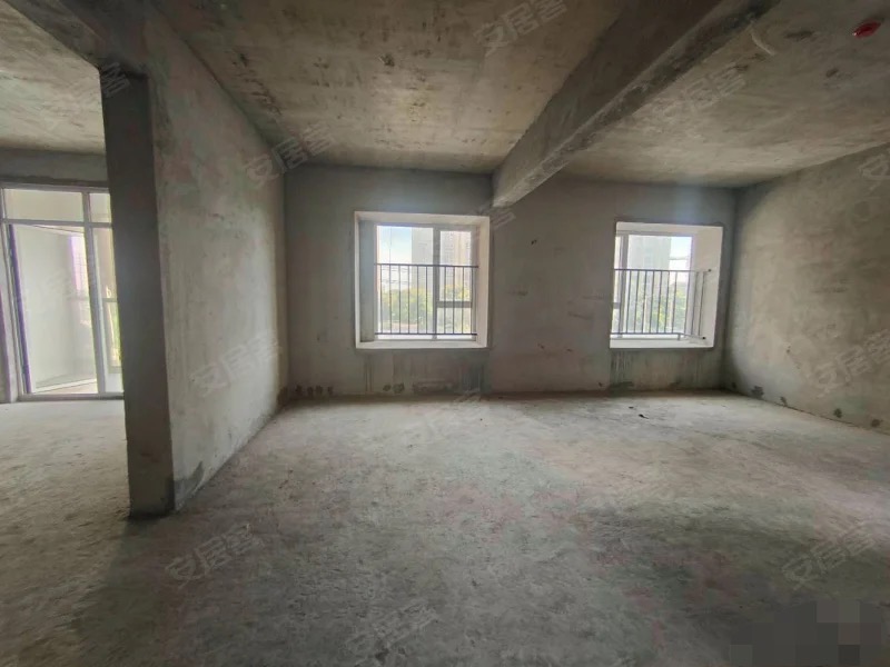 城南，蓝天白云，单价5300+，纯边户，证满两年，捡漏