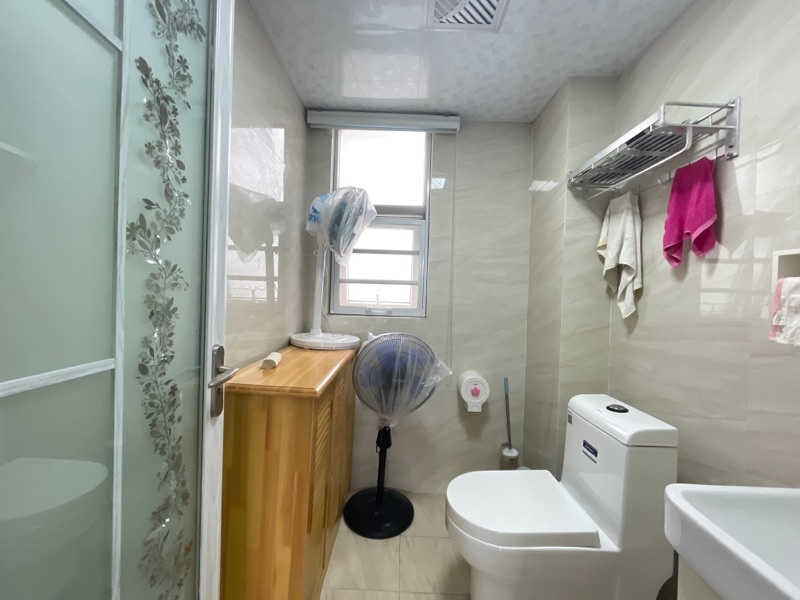 城西仙小旁，满庭春精装三房，边户双阳台，户型非常不错，成色还可以，现毛坯价出售