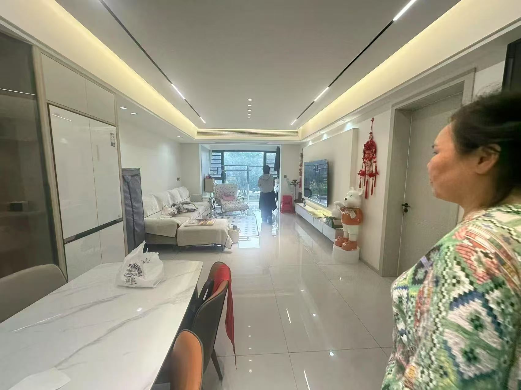 亏本出，御湖世家，精装三房两厅两卫，带大露台，诚心出售