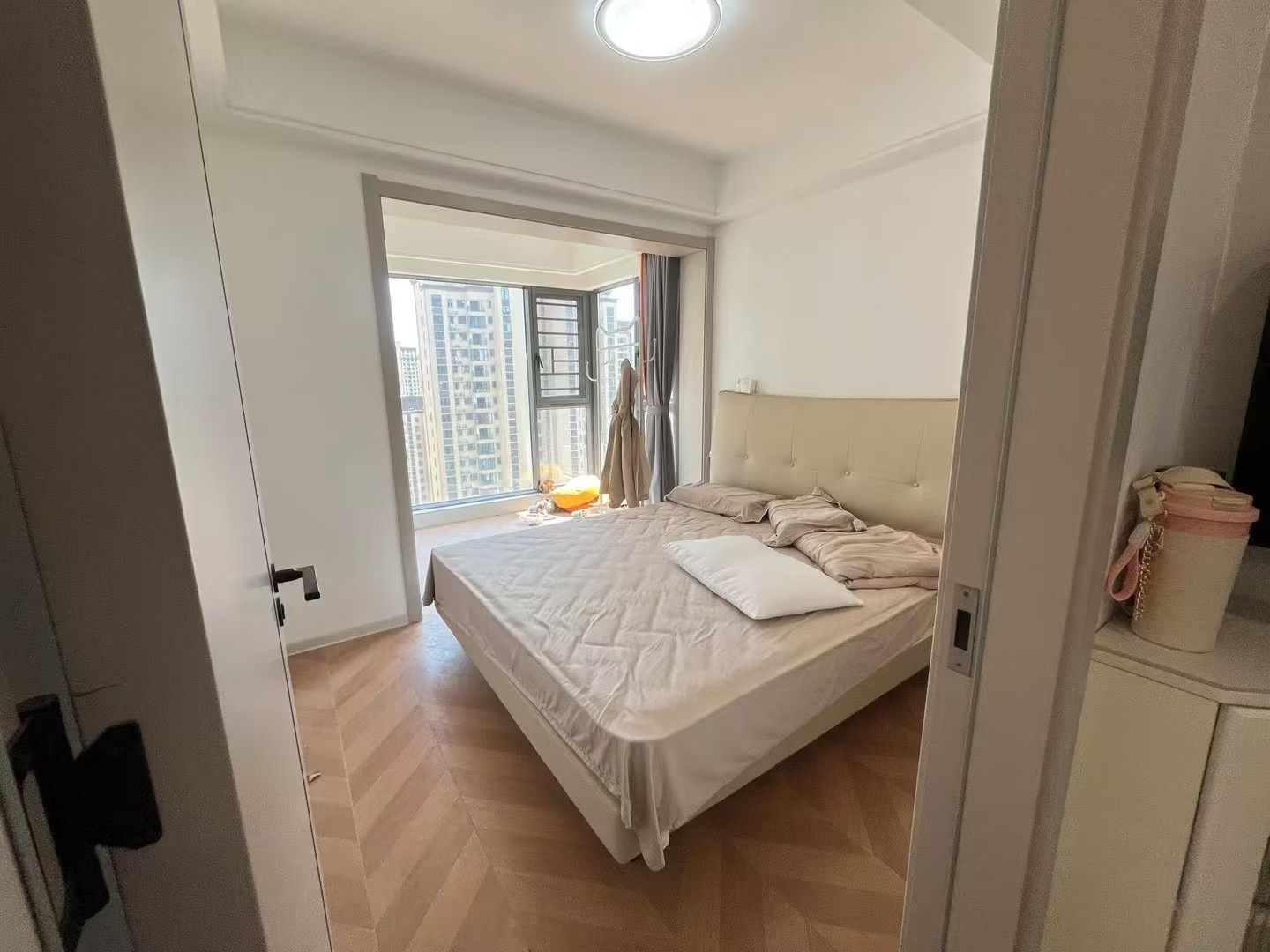 424。降价了，城南，朝阳丽景，精装两房，诚心出售，中间好楼层