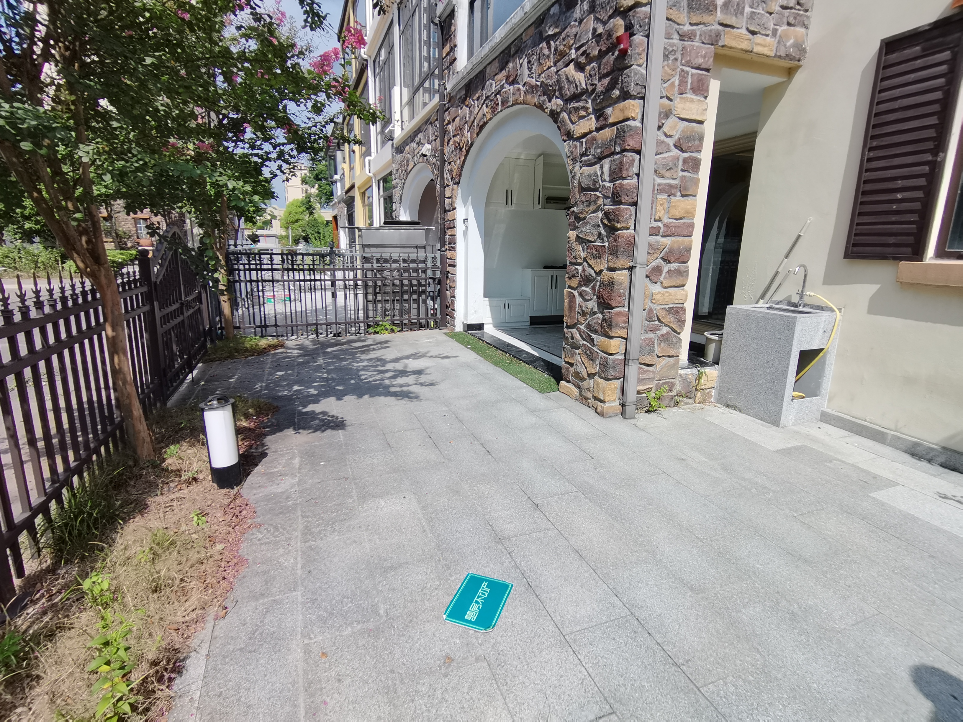 御江湾别墅.全屋品牌装修.光装修都花了90几个.房子带超大院子.看房有密码