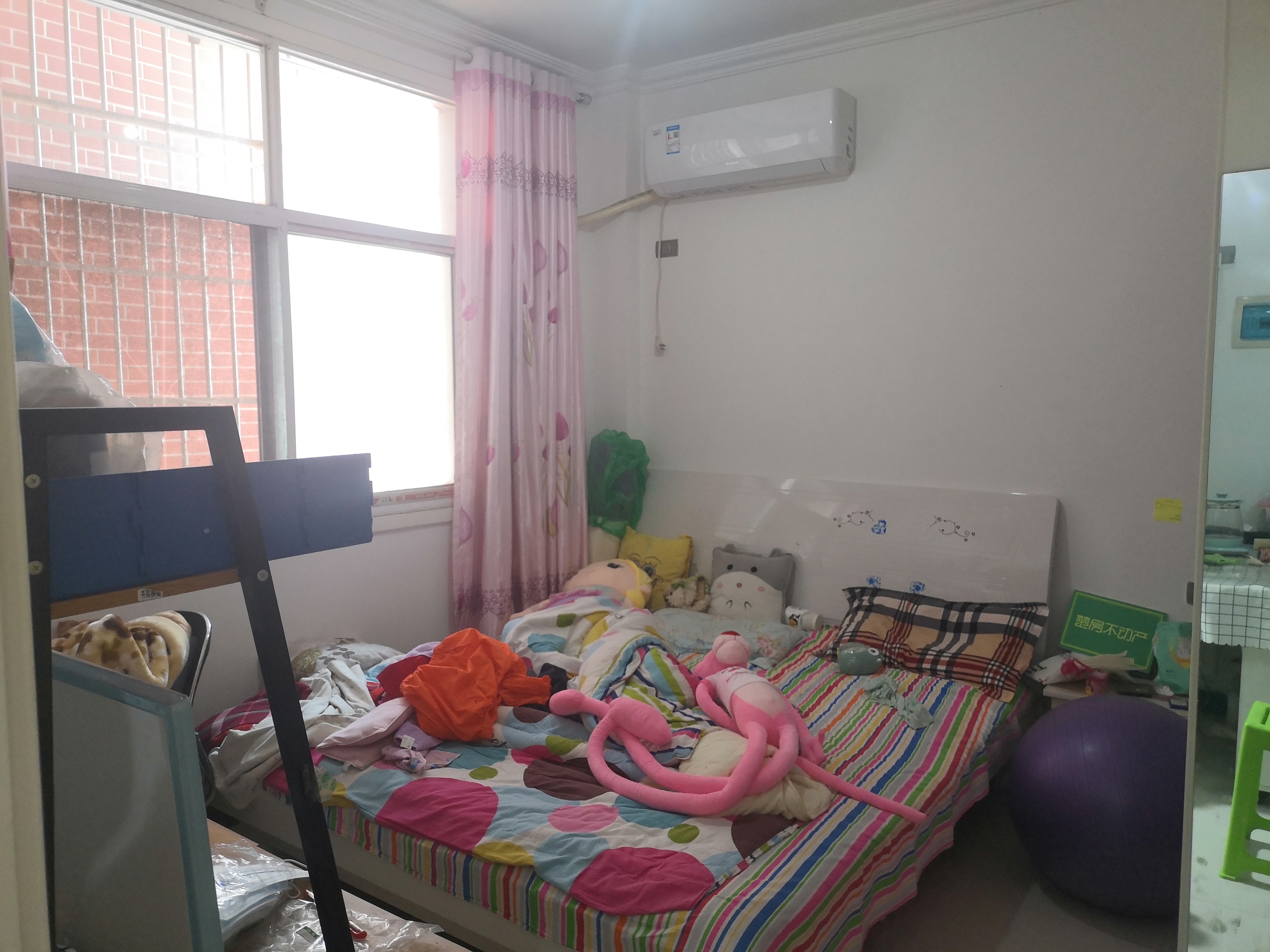 汉江路义星花园带装修三室两厅两卫阳台视野好