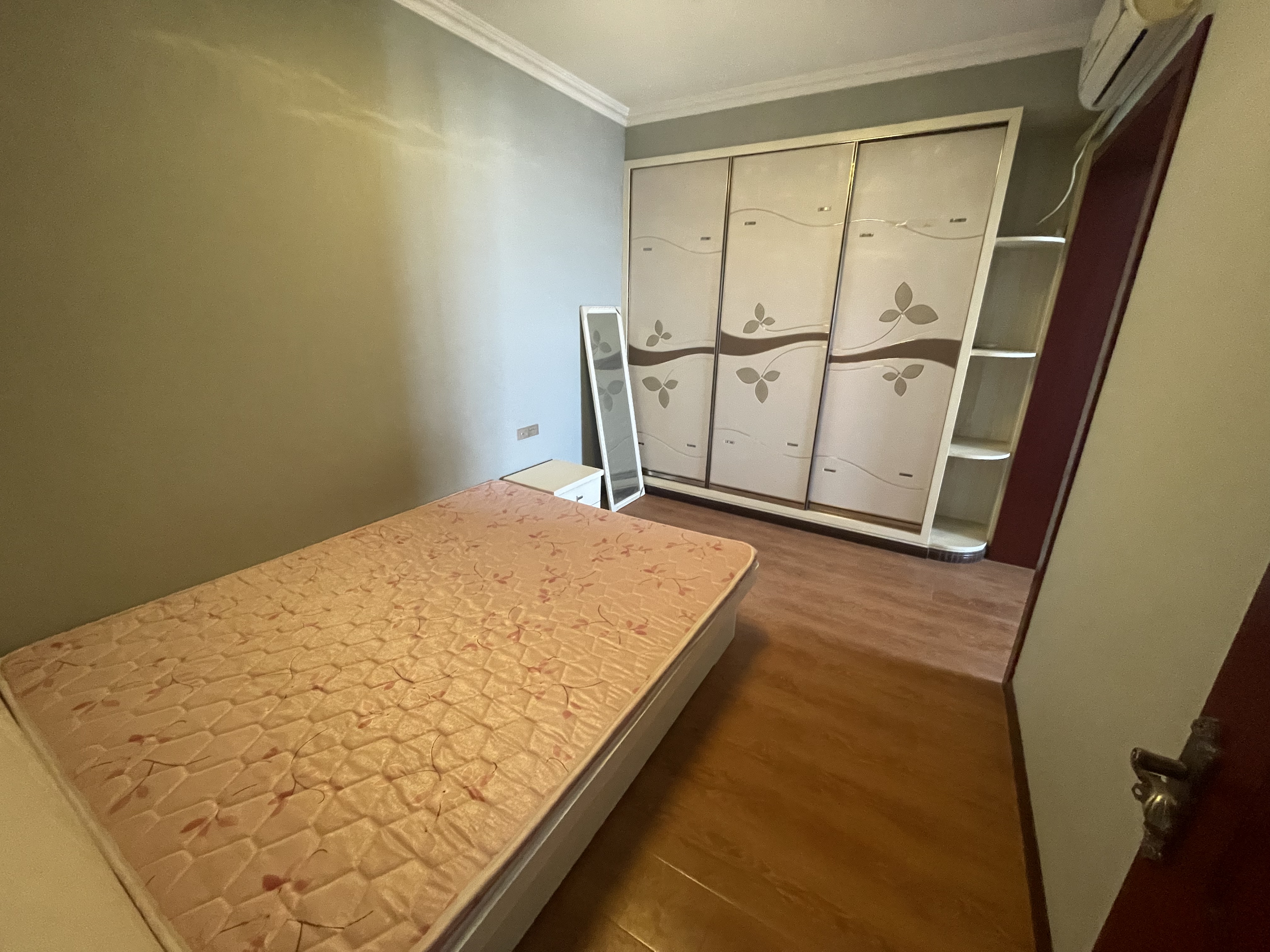 福星城.精装三房.小区出行方便.证件满二.看房方便