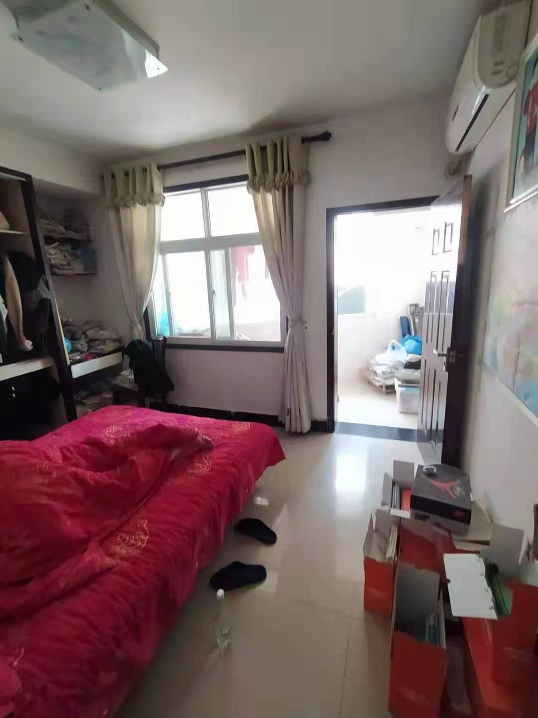 各自付税，看房方便，房主急售永和小区精装2室2厅1卫1阳台