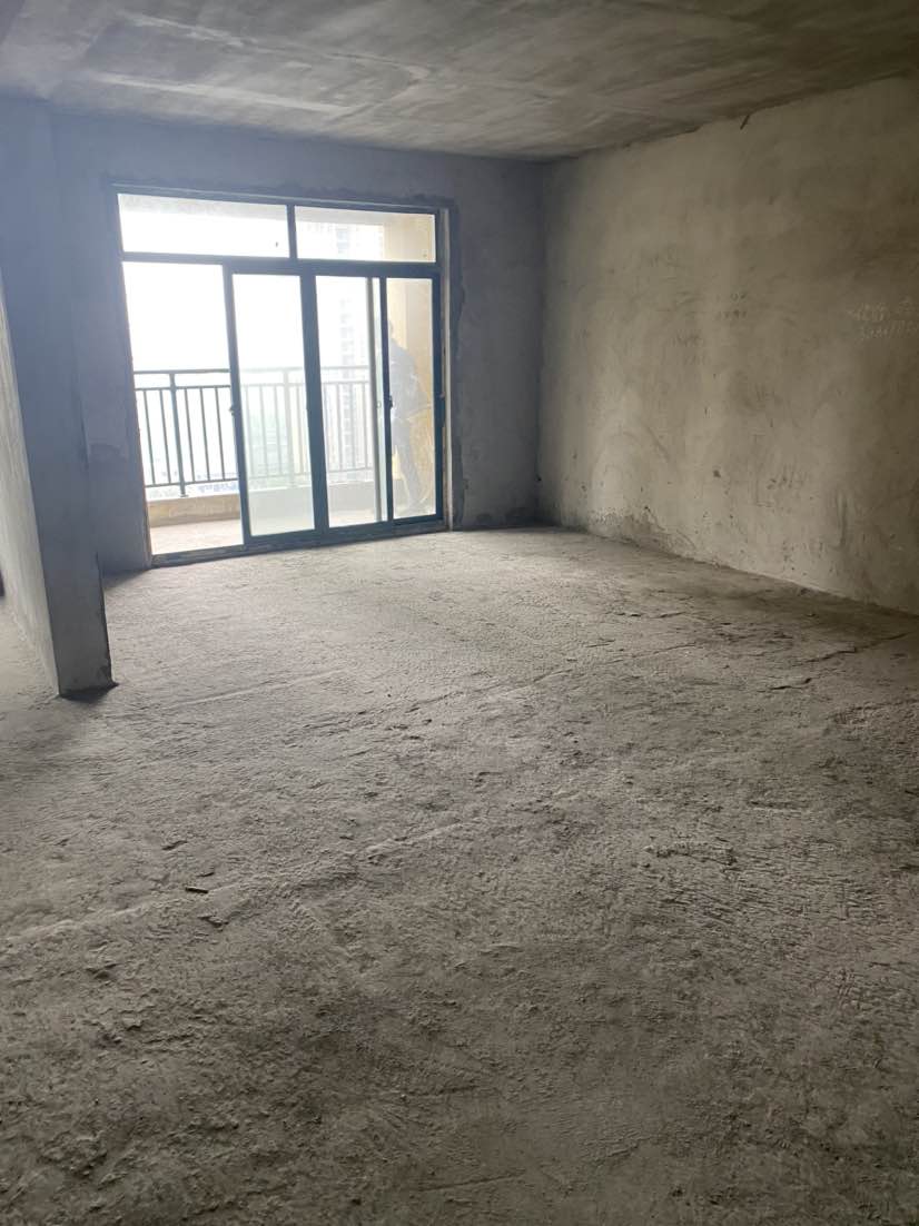 新城一号四期湖景房户型好南北通透，周边商圈成熟 楼层 附近