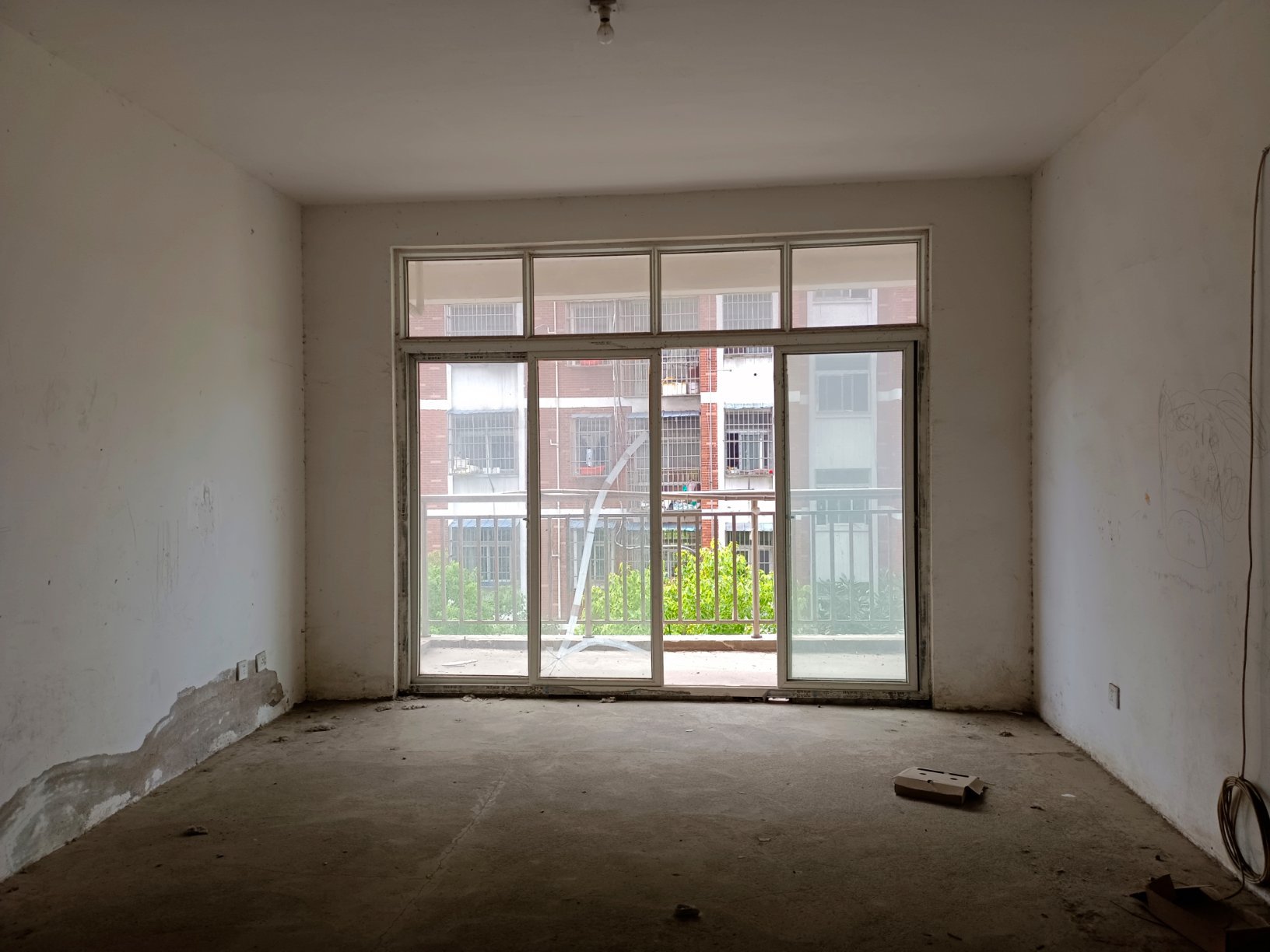 和平 旁，万人小区，配套设施齐全