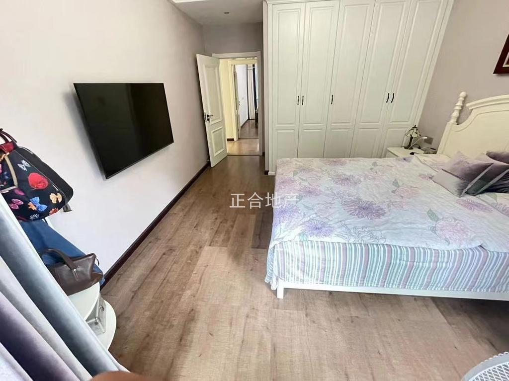 亏本出售，绿地华庭锦城，送40平入户花园，精装三房，证满二