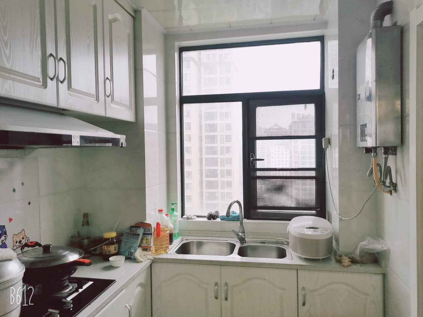 降价啦新城壹号四期湖景房四室两厅两卫双阳台拎包入住房东人好诚心出售