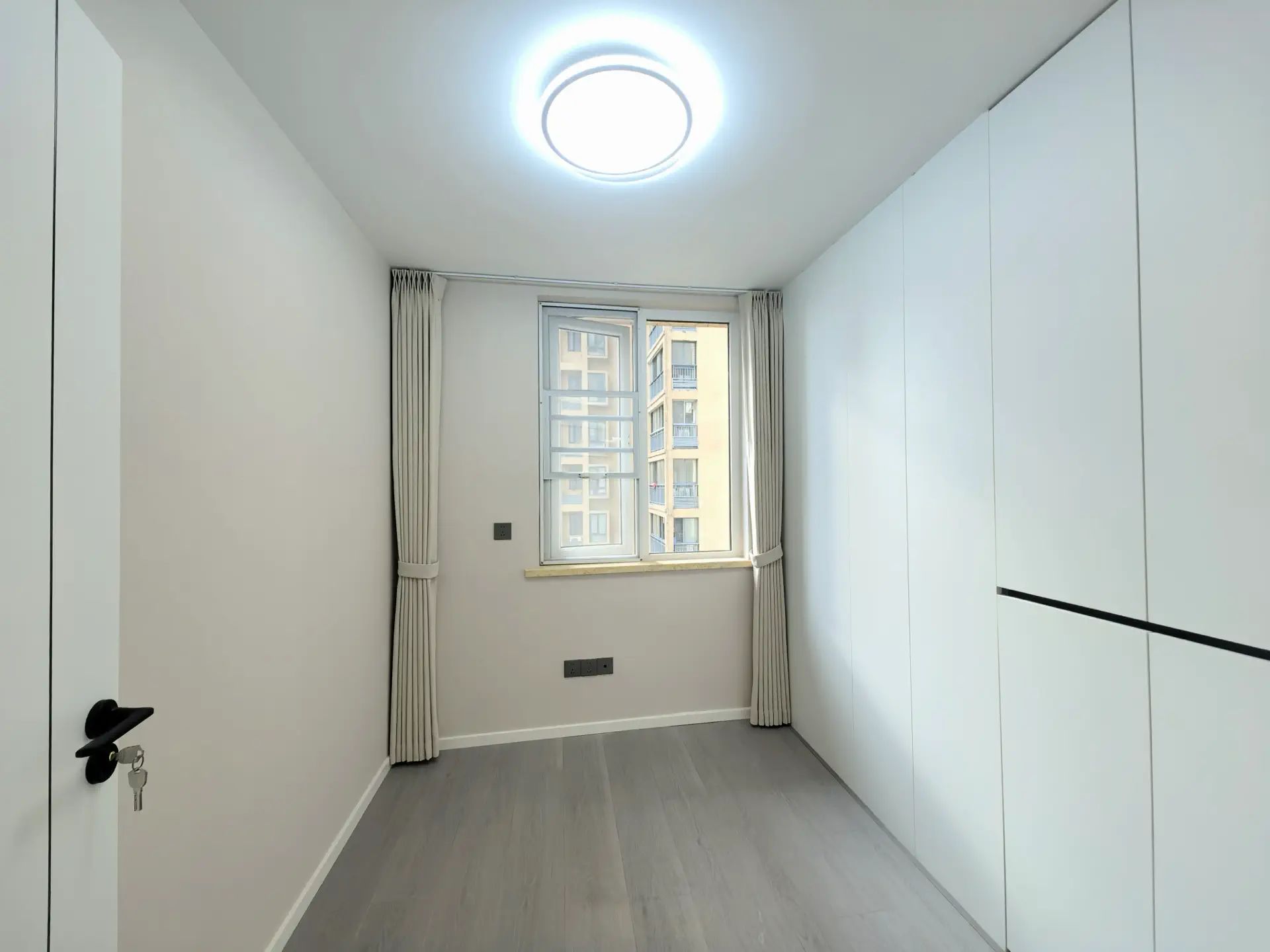 城南，森林国际城，新二中，几乎全新，精装三房，满二，好楼层