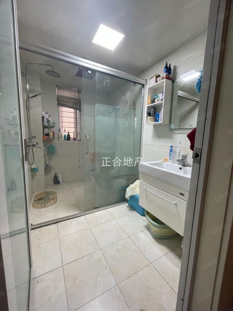 降价了，房东亏本出，和合国际，电梯中间楼层，精装两房，拎包入住