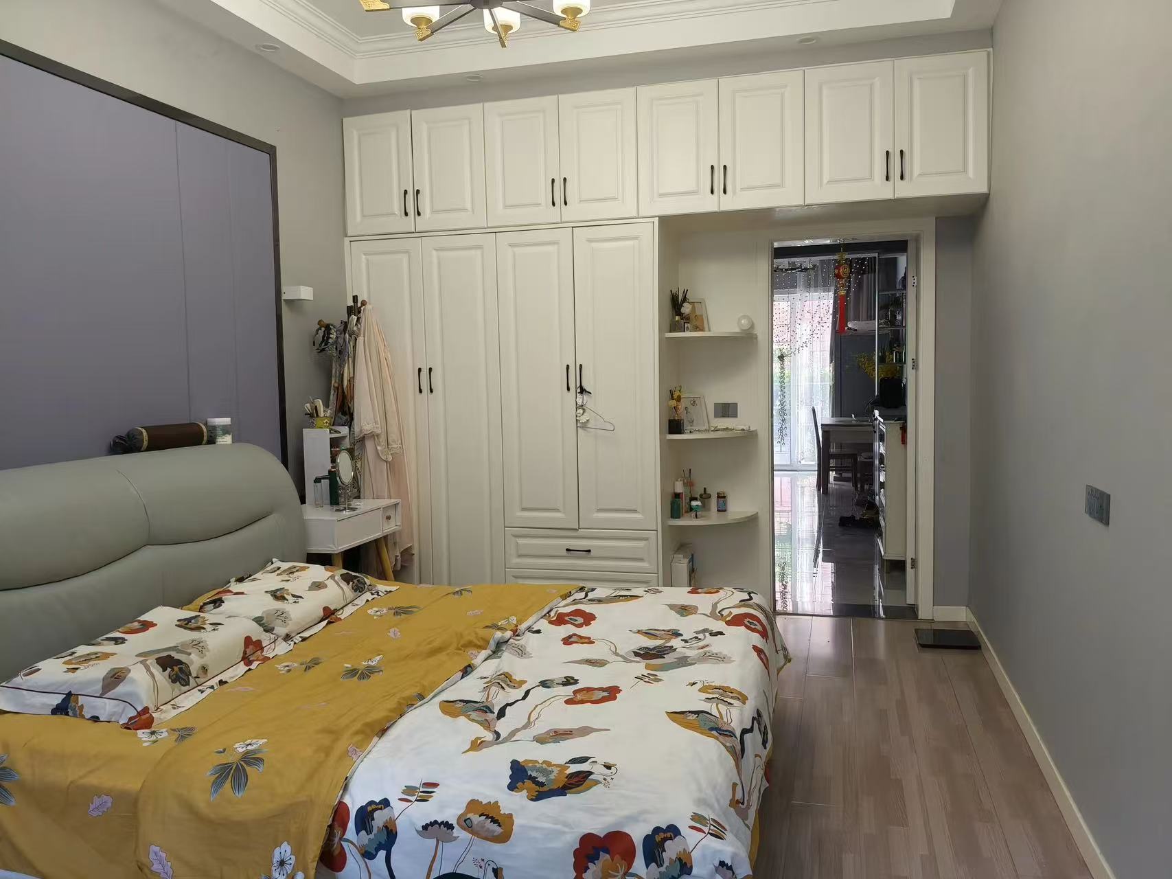 捡漏2，东区车站旁，步梯好楼层2楼，精装3房2厅，有证，拎包入住