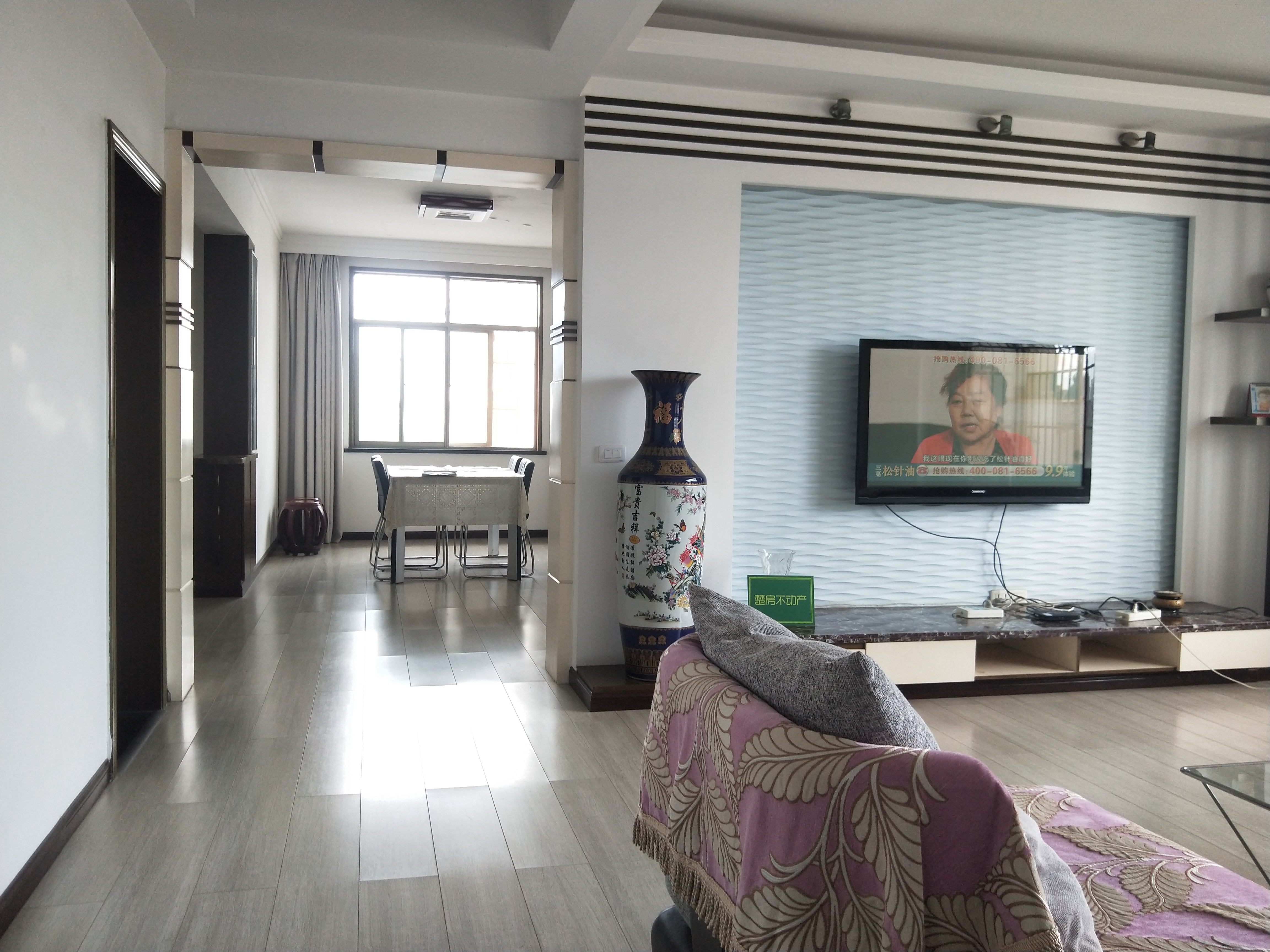 梧桐苑旁大四房四房朝南步梯好楼层保养很好风格简约可直接拎包入住