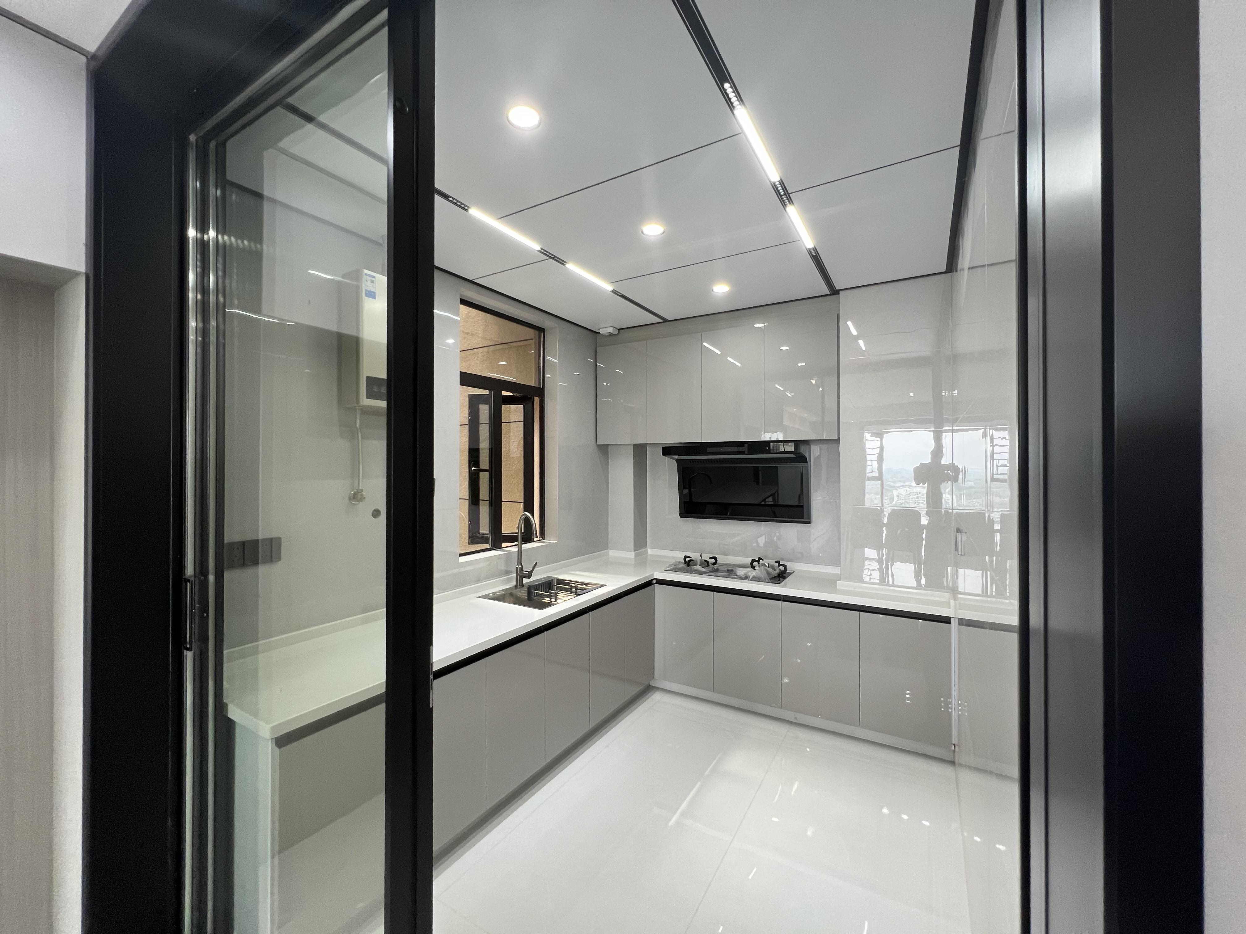 御湖世家3室2厅2卫全新精装修优价出售