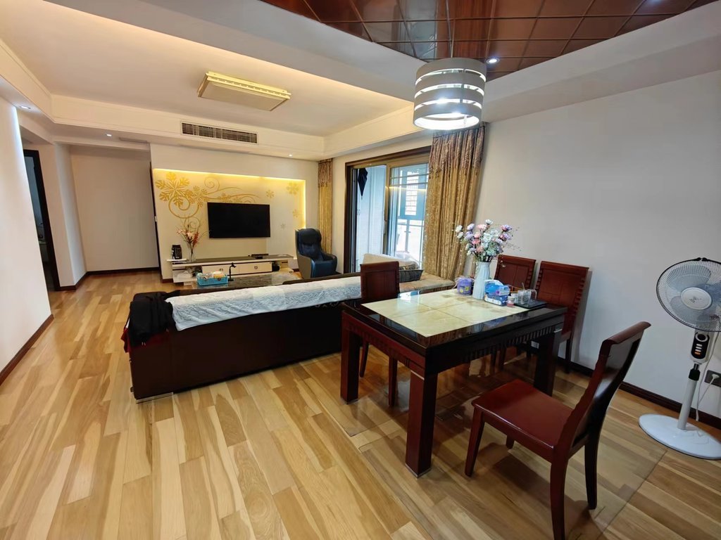 城南福星城精装三房，全屋中央空调，品牌装修，储物间，送子母车位