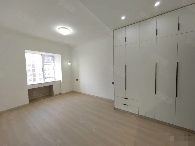 亏本急售，捡漏捡漏，城南，南国明珠，上元泰三中，电梯中间楼层，全新装修，