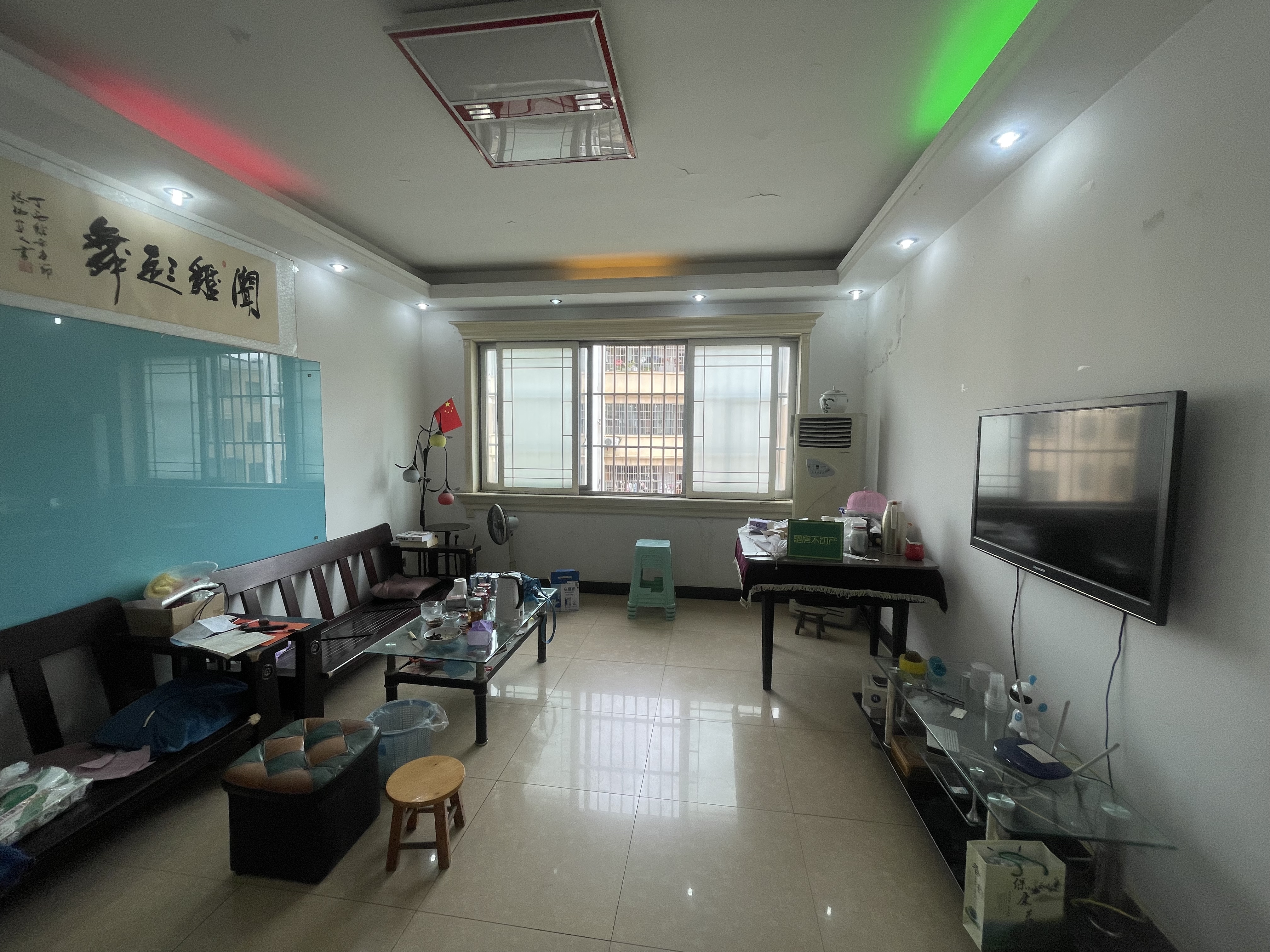 德政园. 枫丹苑. 周边幼儿园. 超市菜场. 出行方便. 适合养老适合接送小孩