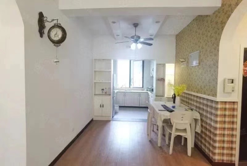 166，现亏本出售，绿地华庭锦城，步梯5楼，精装两房，大阳台，拎包入住