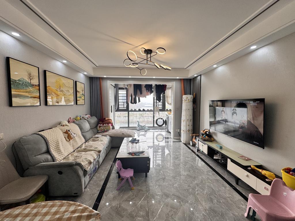 吾悦广场旁边，元泰C区，精装三房，好楼层，证满二，家具家电全送，元泰三中❗️