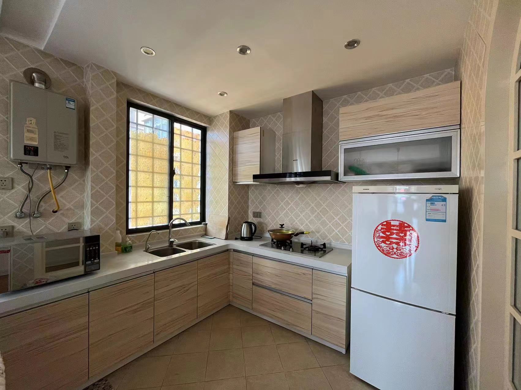 亿美国际公馆全新装修好楼层房东急售