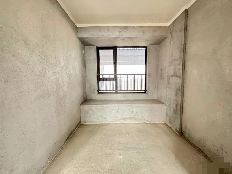 272，吾悦，凤凰层，现房。比补贴便宜多了，单价5000，一手网签，采光好