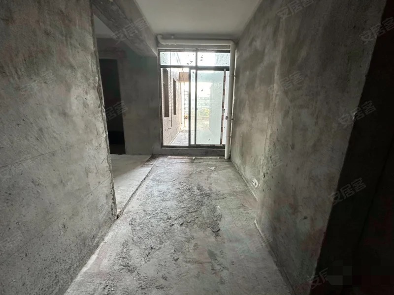 373，捡漏，市忠心，带大露台，电梯房，双阳台，采光好，急售