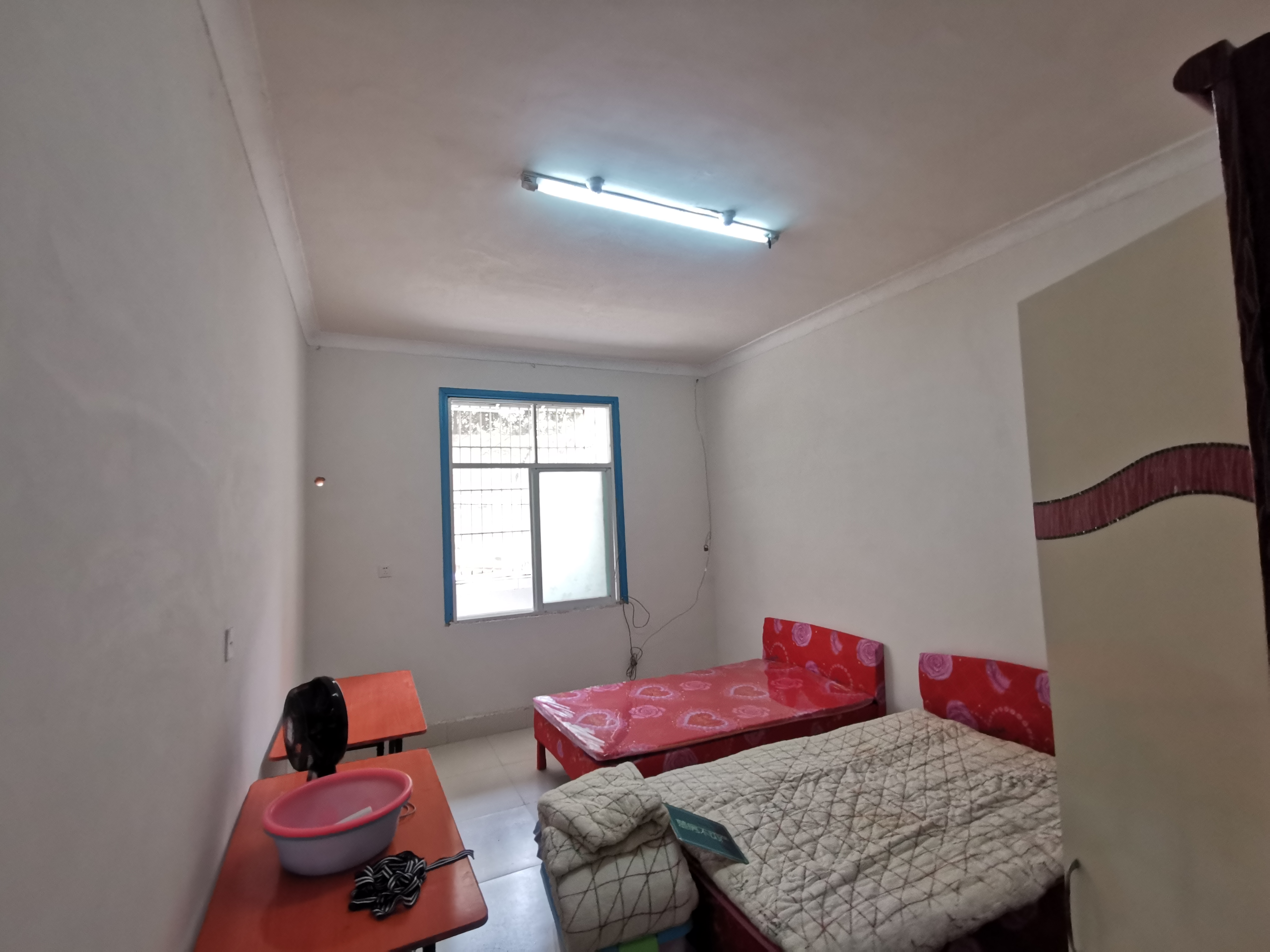 仙桃中学旁教工宿舍 自住都可以好楼层三室两厅看房方便价格可谈