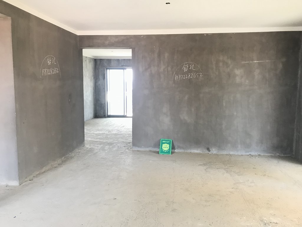 绿地华庭傲城电梯好楼层！毛坯大4房优质楼盘生活宜居