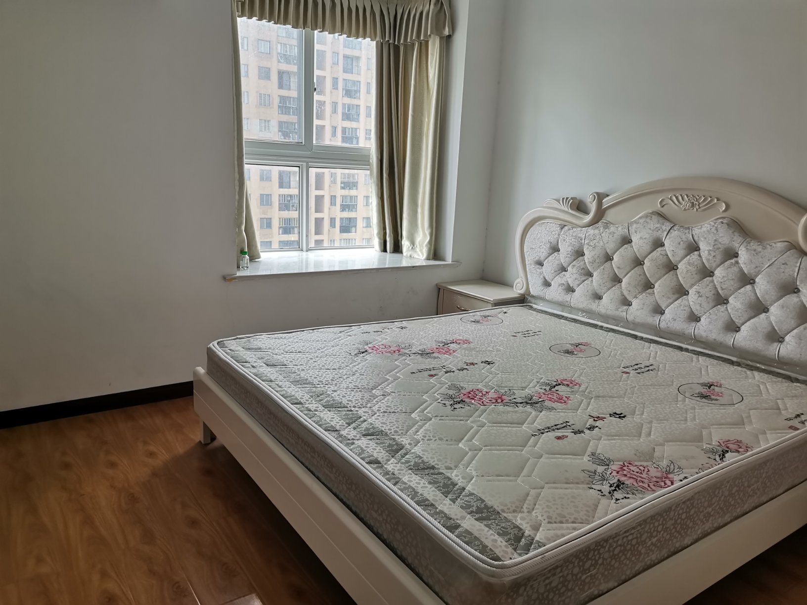 翰林公馆3室2厅2卫精装修家具家电全配优价出租！