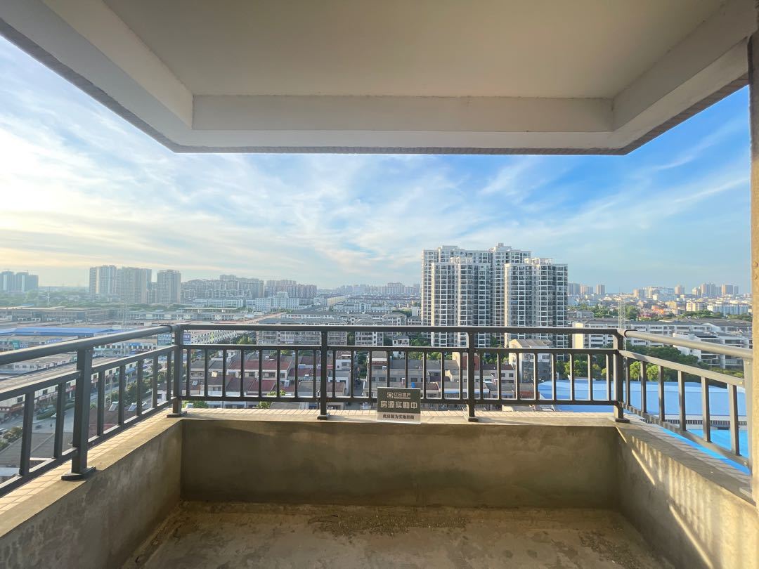 亏本出售，颐和公馆，单价3680，中间楼层，东边边户。性价比高，证满二