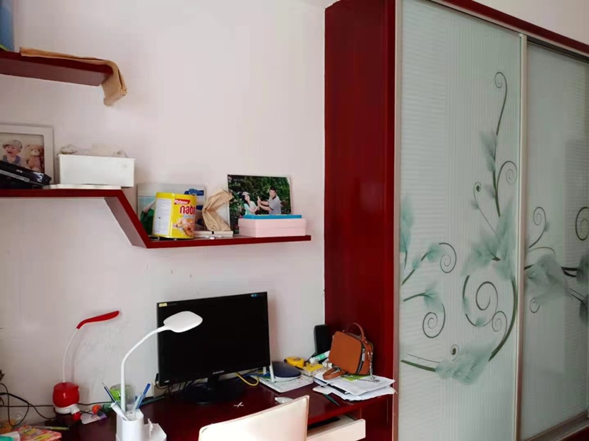 香岸华府1楼，适合养老，门口