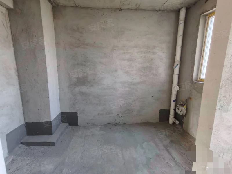 275，急售，蓝天新城，纯东边户。单价5200，中间好楼层，11楼，大三房，南北通透！