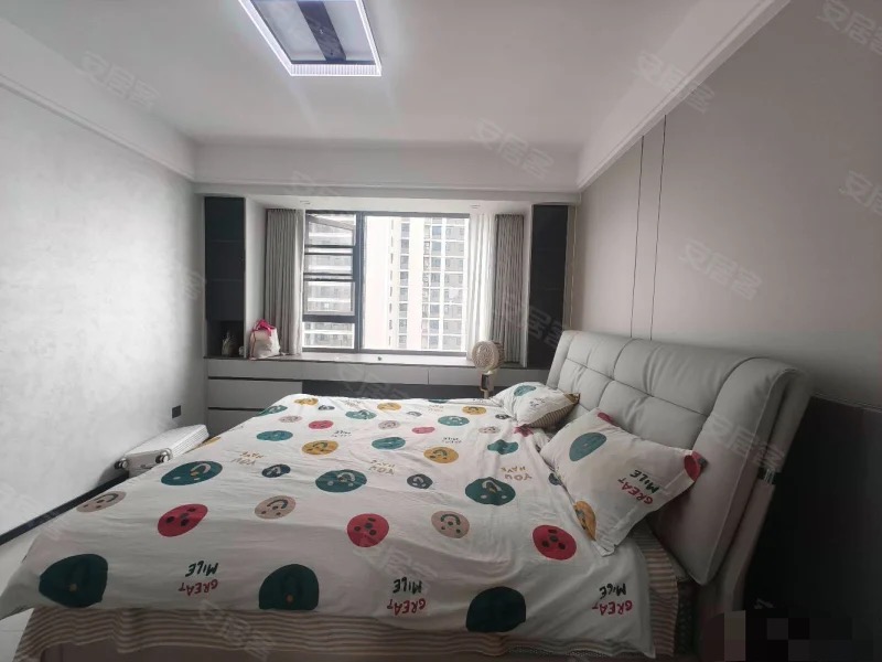 城南，吾悦广场，精装大三房，边户，好楼层23楼，大阳台，诚心出售