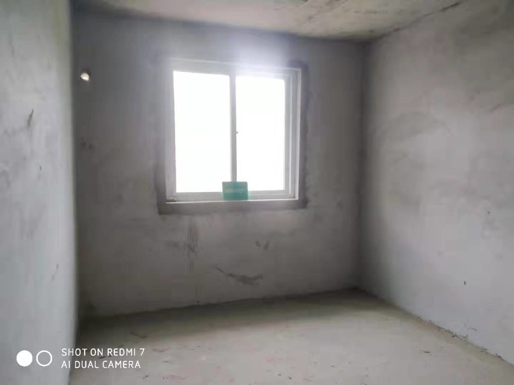 滨江新城毛坯大三房南北通透好楼层看房方便诚心卖