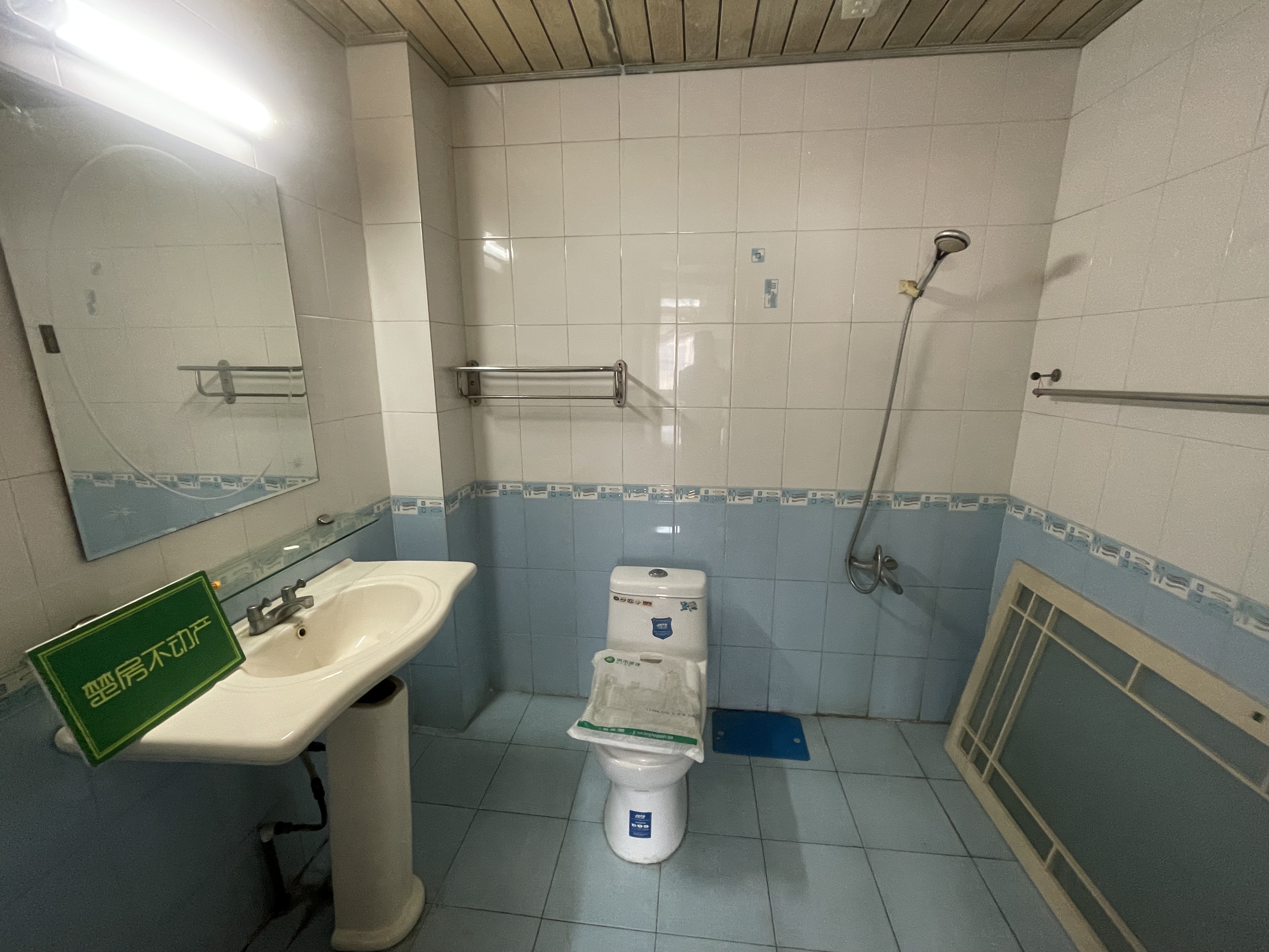 德政园.枫丹苑.周边幼儿园.超市菜场.出行方便.适合养老适合接送小孩