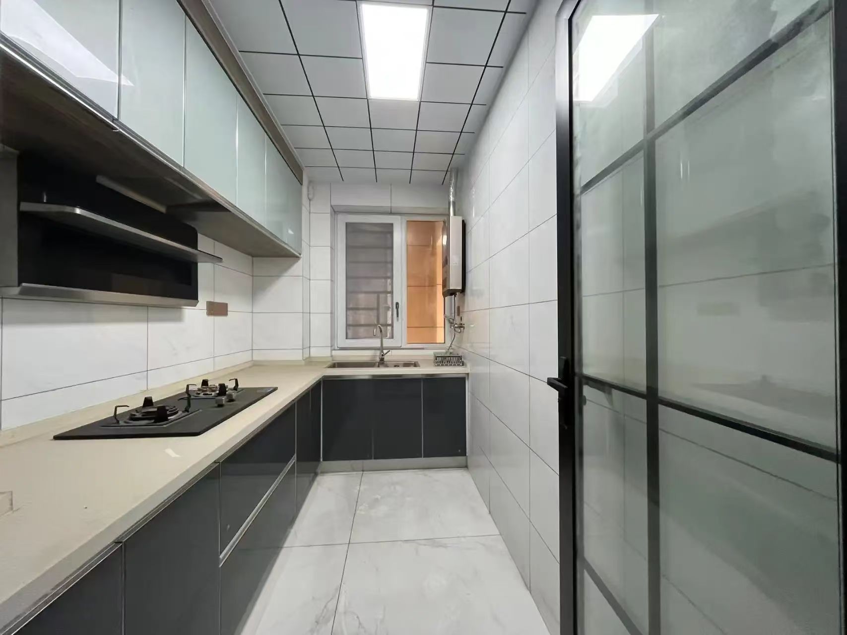 城南，现代森林国际城​，精装大2房，9.9成新，好楼层单价4900，证满二