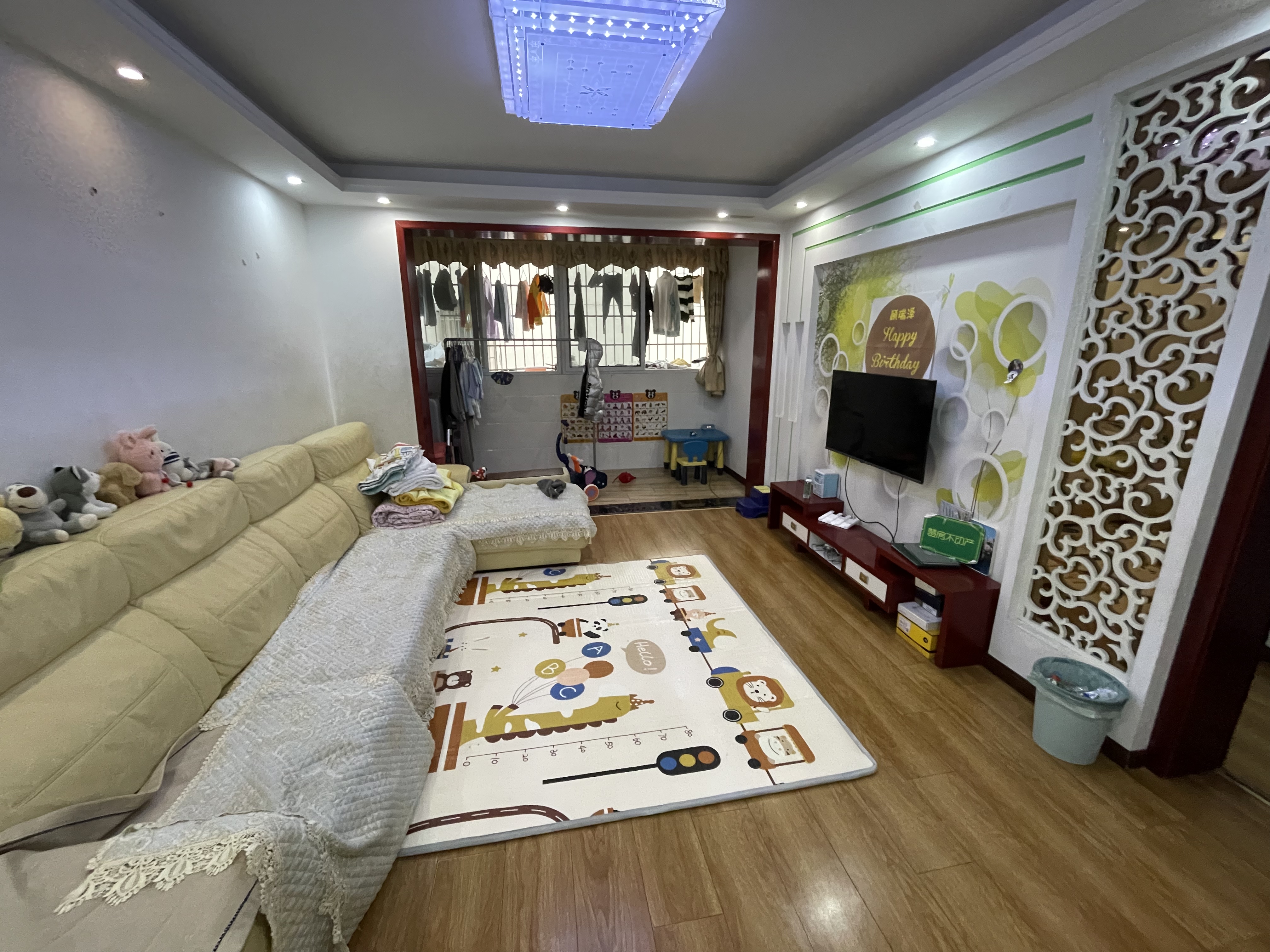 楚天嘉苑 职院对面  步梯好楼层  南北通透边户  采光通风很好  出租和方便