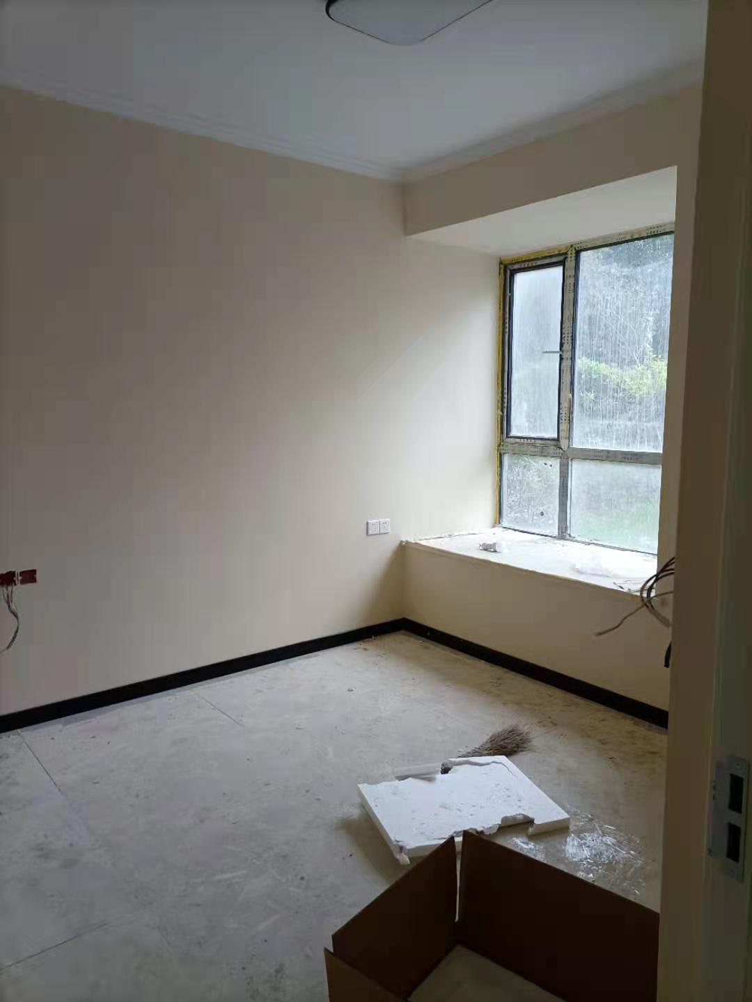 元泰未来城A区，证以下，新三中旁边环境好周边设施方便