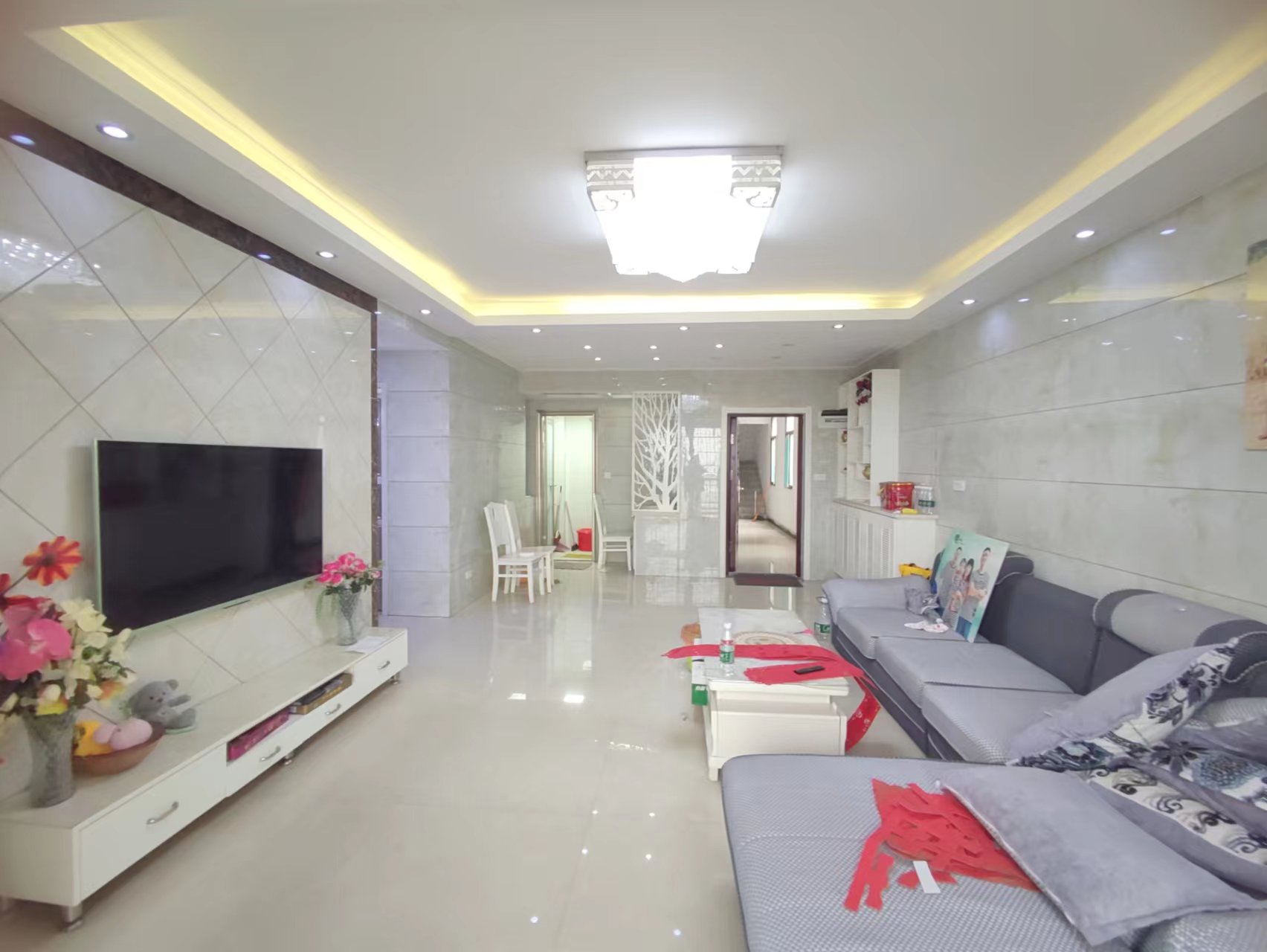 老二中黄荆雅苑电梯好楼层精装修3房2厅2位看房有钥匙