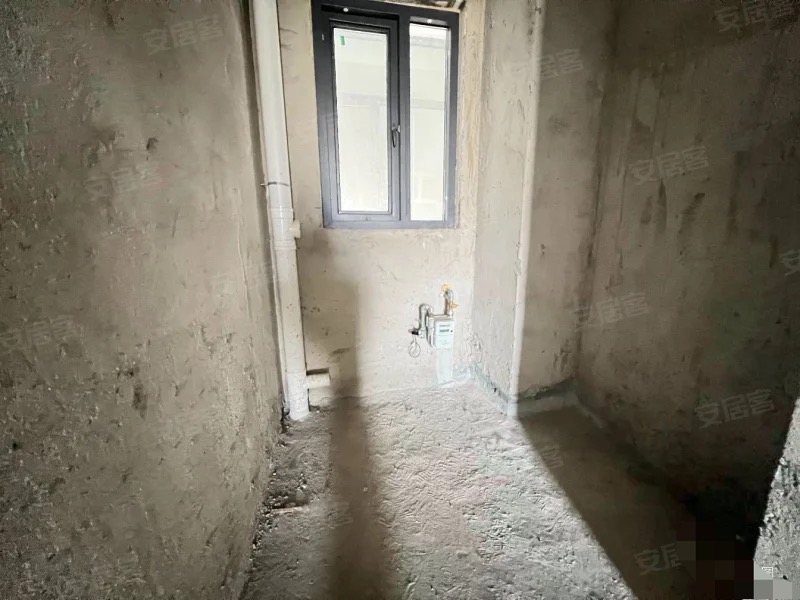 284，城南，吾悦旁，单价2900，电梯房，毛坯三房，中间好楼层，证件齐全，33万