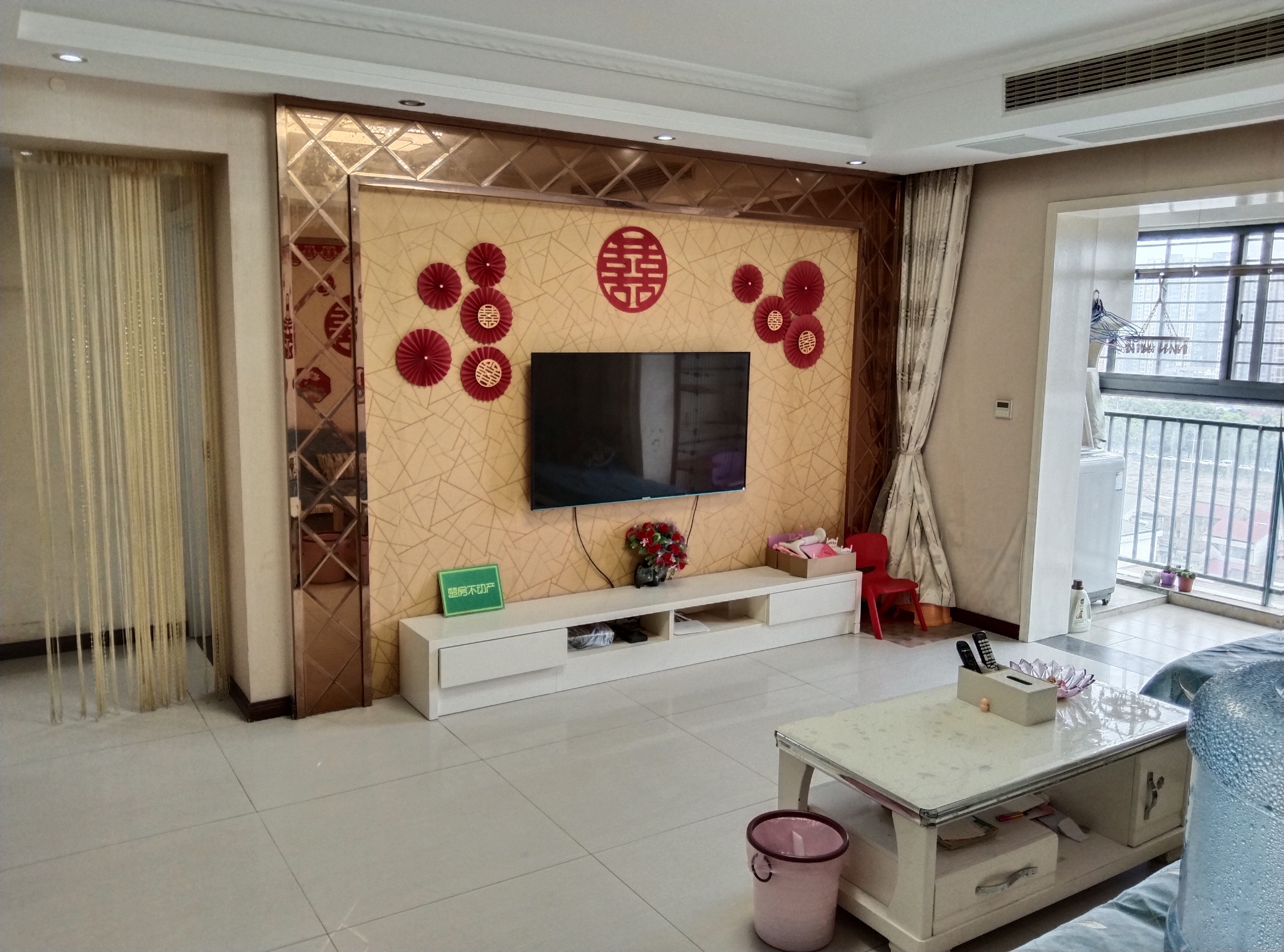 东城国际中间楼层三开间朝南中间好楼层彩光好的不得了满五wei一业主诚心出售