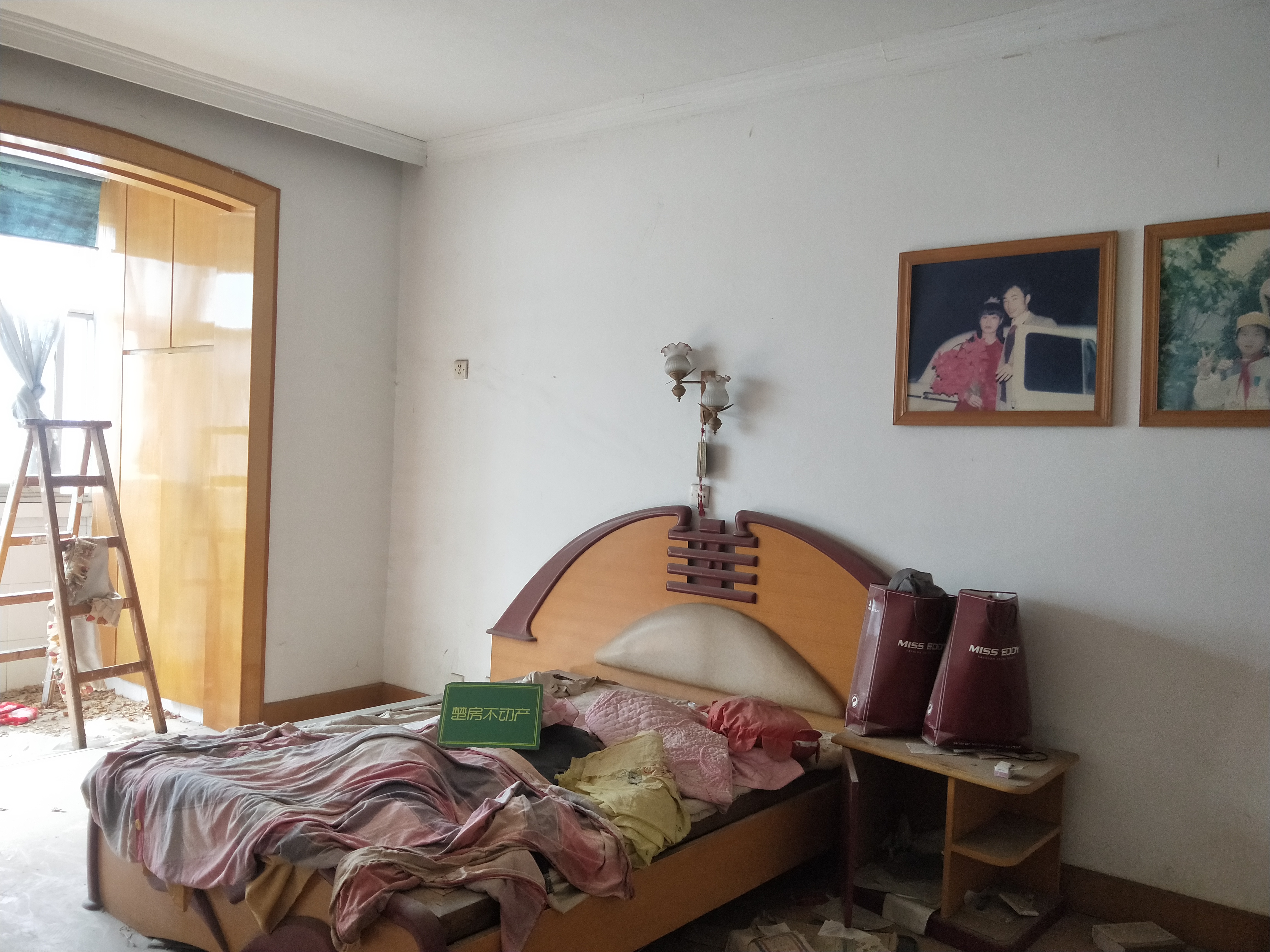 二中旁卫生小区大三房开间朝南楼层采光很好小区环境很好停车方便诚意出售