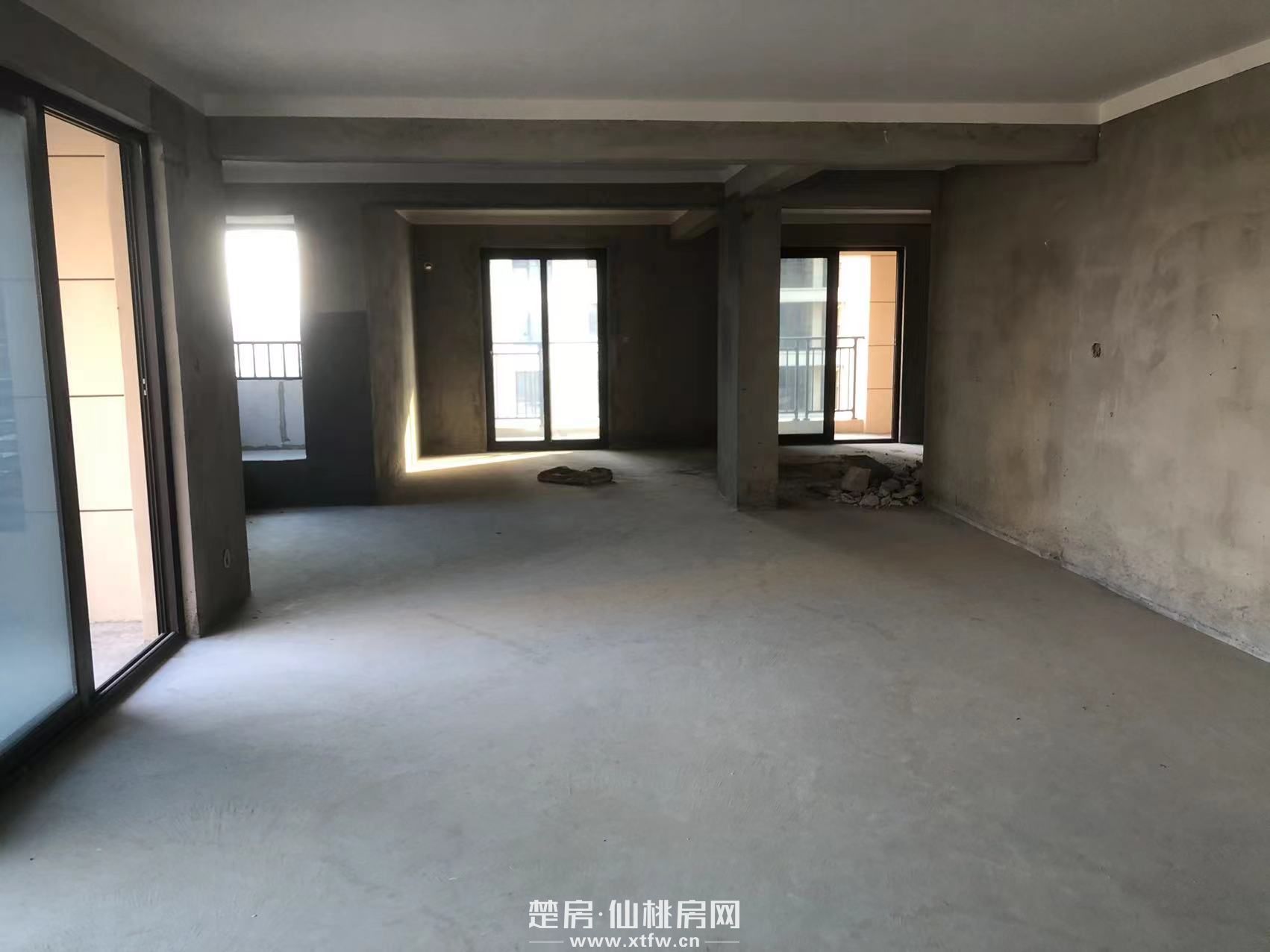 祥生观澜府毛坯中间楼层东边户型超大双阳台