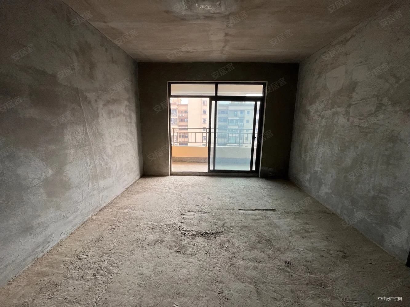 荣怀大三房，16楼好楼层，单价5800，还送储藏室，三开间朝南，户型好，急卖，证满二