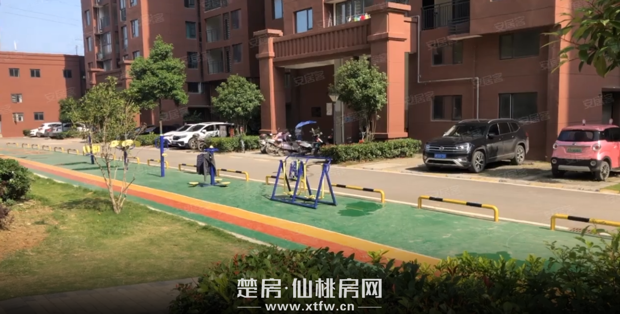 377鸣森·学府名都4465单价捡漏亏本出证件满2年,电梯5楼，采光好，南北通透，楼间距宽。