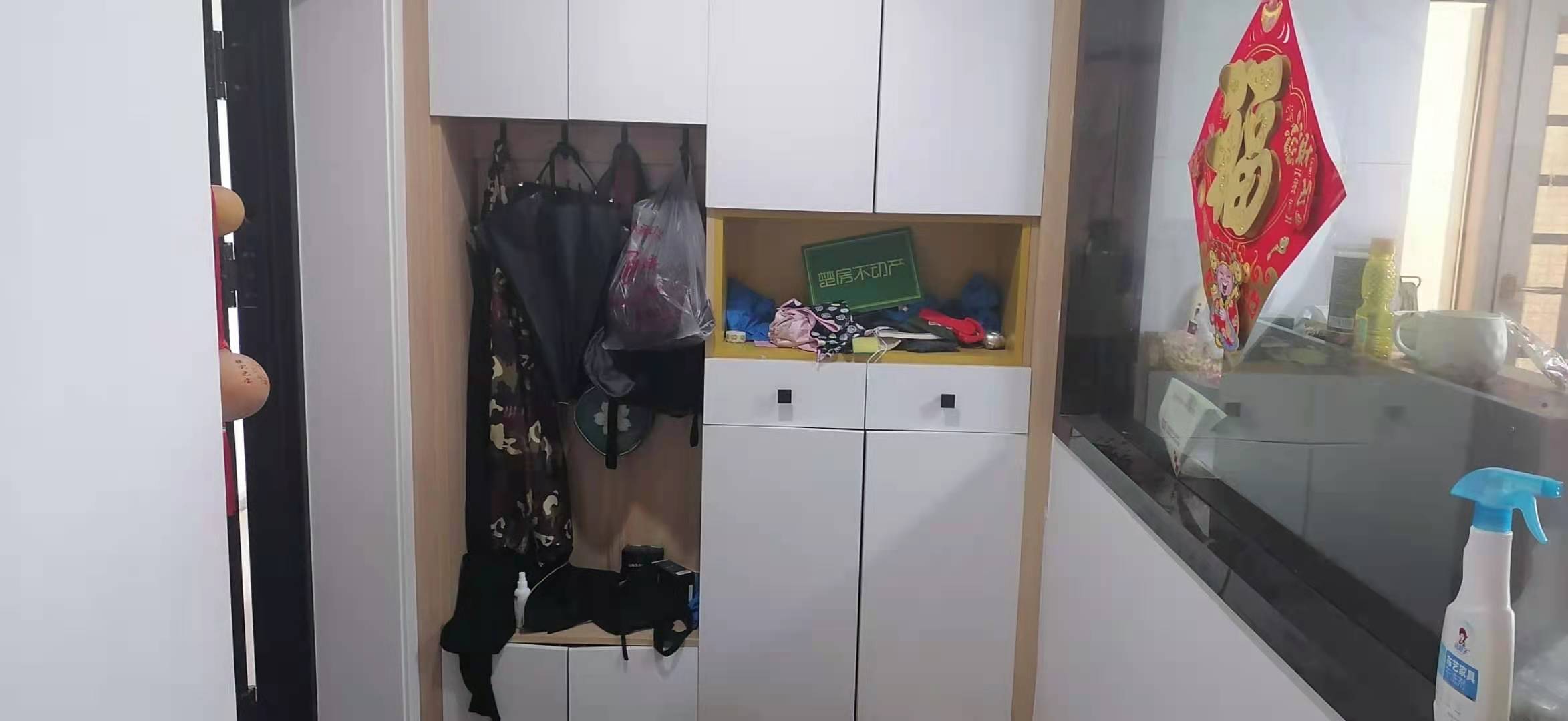 锦江国际精装电梯三房中高层诚心出售，看房方便