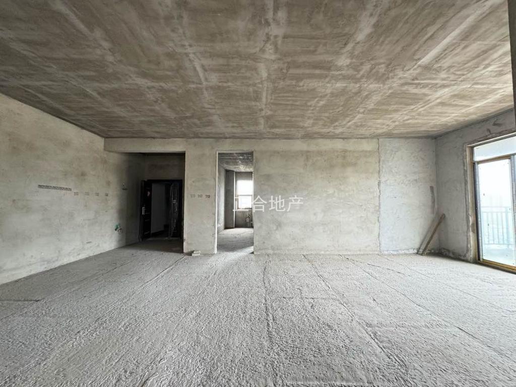 降价了，城南，元泰B1大平层1梯1户，湖景房，单价4400，10米长阳台看仙女湖，电梯好楼层，捡漏，亏本出售